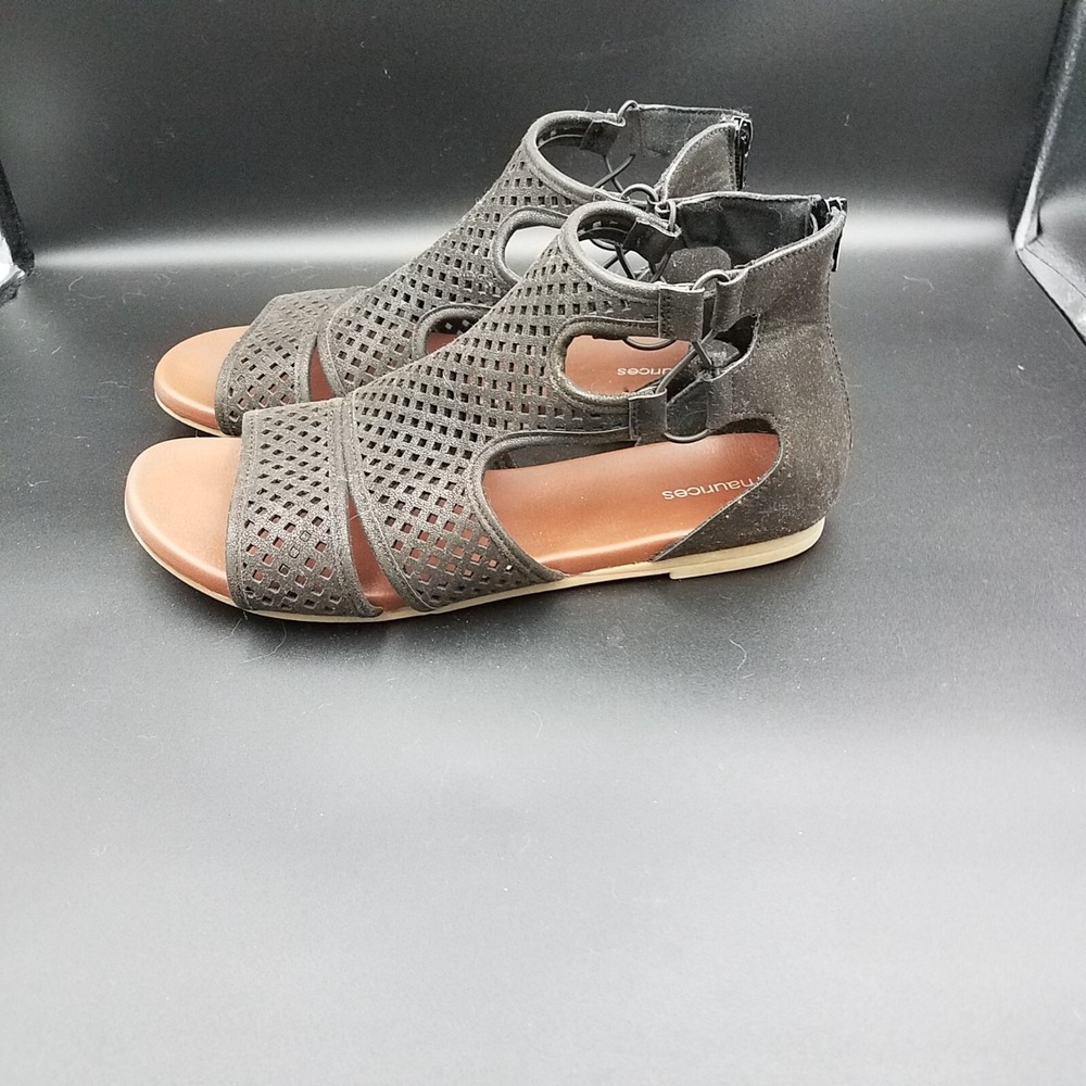 Maurices ladies black Sandals